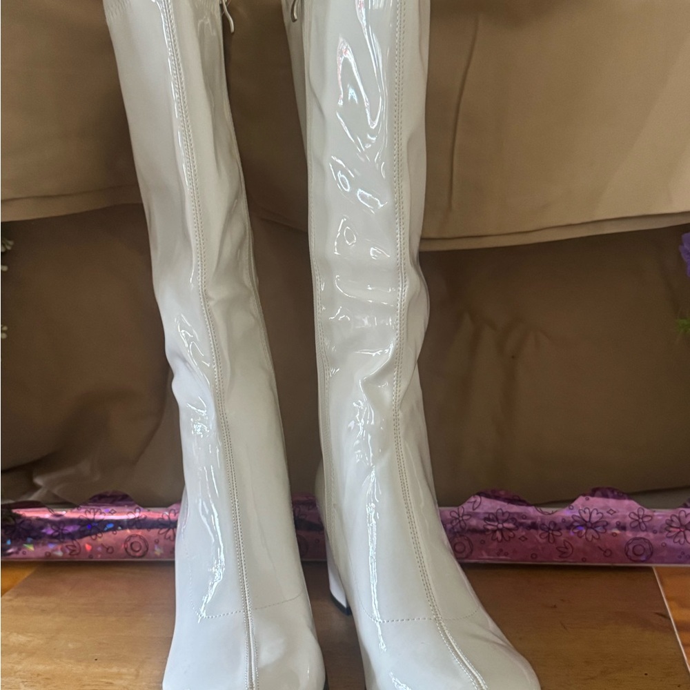Chic White Patent Leather Heeled Boots - Picture 2 of 5
